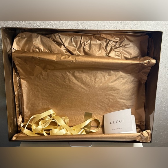 Gucci Box with Ribbon, Tissue and Card - Picture 4 of 5
